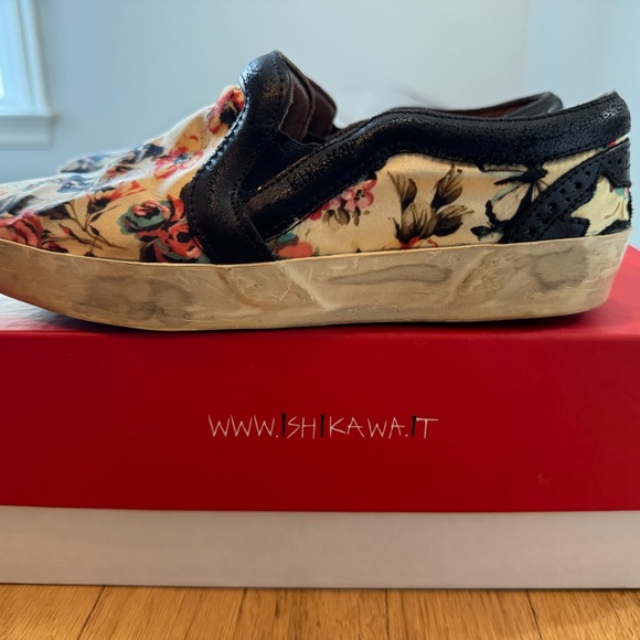 BEAUTIFUL ISHIKAWA Hand Painted Slip Ons - Picture 3 of 4